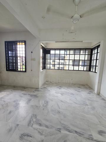 Flat Taman Perling 1