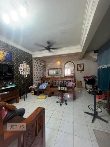 Bandar Bukit Tinggi 2sty 18*65sqft beside Hin Hua for sale 1