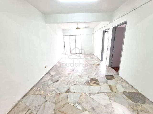 Iris Apartment (Taman Desa) 1