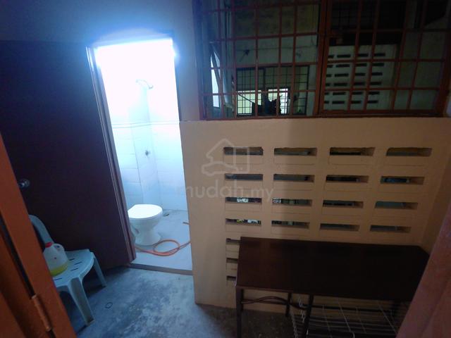 Room/bilik sewa: seksyen 7 pusat komersil shah alam blkg mcd/kfc/uitm 5