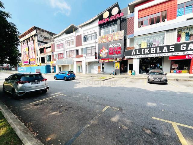 22x75 ❗ FACING MAIN ROAD Shoplot Jln Plumbum Seksyen 7 Shah Alam 1