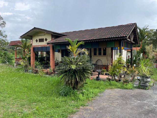 Rumah dan Tanah Dusun Nilai/Labu Negeri Sembilan 1
