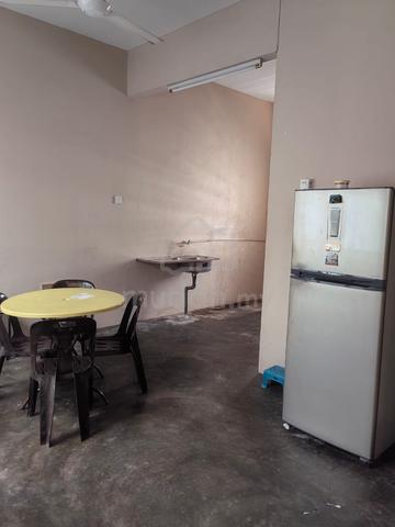 3rd Floor Unit on Melacca Street for Rent 1
