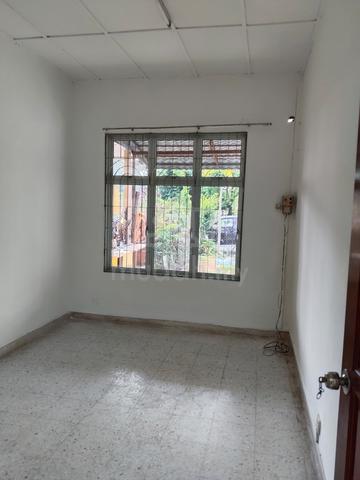 single storey terraced house for rent (Taman bukit desa) kepong 5