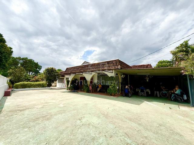 (CANTIK STRATEGIK) Single Storey Bungalow Seksyen 11 Petaling Jaya 1