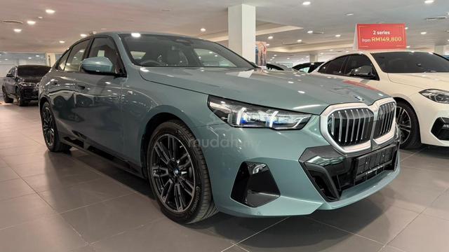 BMW 520i M-Sport Year 2025 Ready Stock Low Mileage - 2