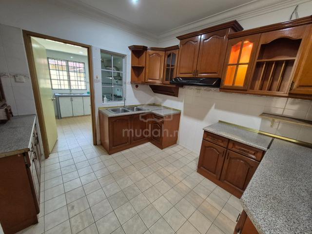 Double storey link house for sale at Kota Kemuning 1