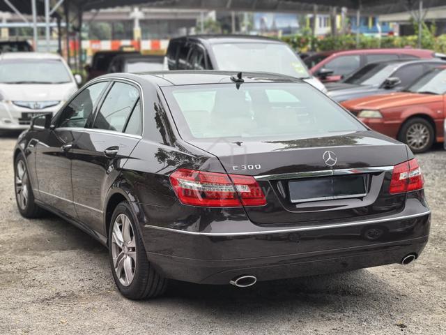 2011 Mercedes-Benz E300 3.0 Avantgarde MILEAGE 52K - 3