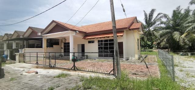 Roomstay 4 Bilik Mengadap Jalan Utama Gemuruh,Kuala Nerus 1