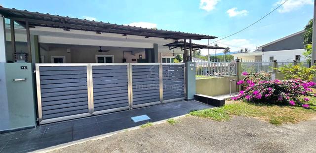 Big Land With Single Storey Corner Lot For Sale in MANTIN 1