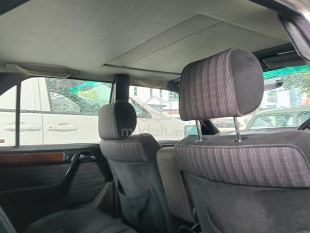 Mercedes Benz 230E 36yr vintage 9k new engine - 4