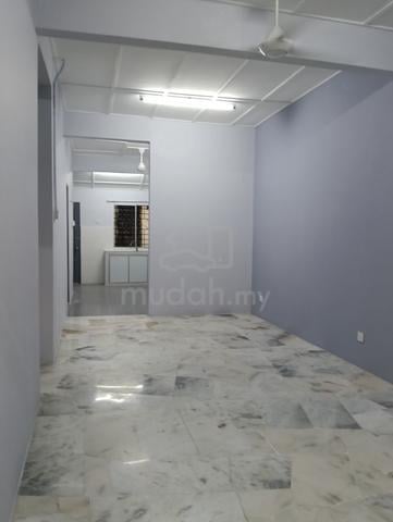Single Storey END LOT TAMAN ANGSAMAS FOR RENT 1