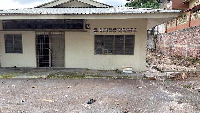 Kampung Tasik Permai Ampang 4300sf Big Land Suit for Storage 1
