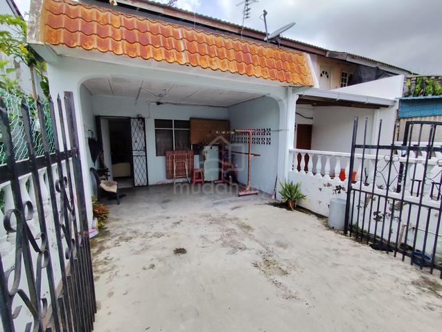 (END LOT + RENOVATED) JALAN BAYAN, Taman Megah Ria, Masai 3