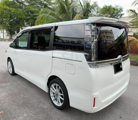 2016 Toyota VOXY 2.0 ZS (A) - 2
