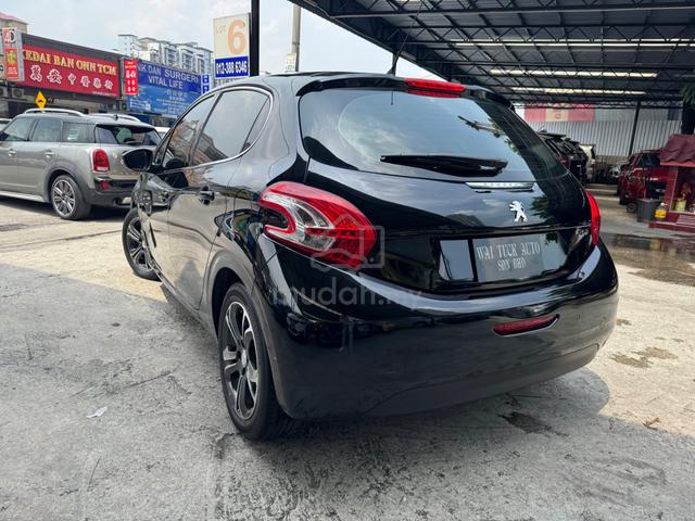Peugeot 208 1.6 VTi ALLURE (A) Hatchback - 2