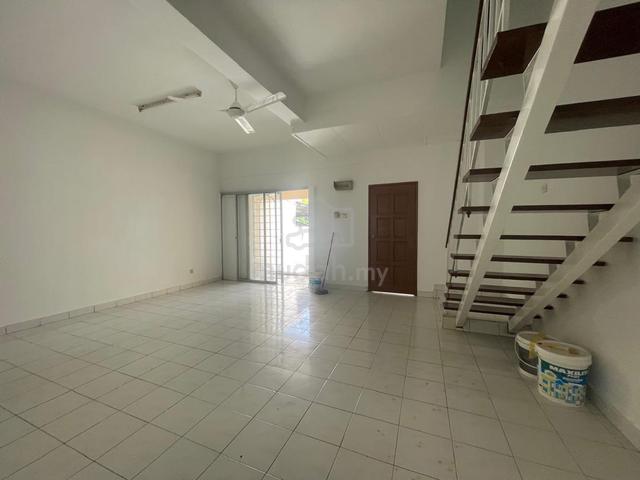 {BEST RENT}2.5 Storey House Desa Karunmas{5 Room Unit}Aeon-Amerin Mall 1
