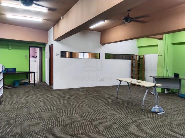 Diamond Square corner unit 1000sqft 4aircon partition room magnet door 1