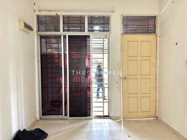 Kok Lanas Teres Dekat Matrikulasi di Taman Merbau Utk dijual 4