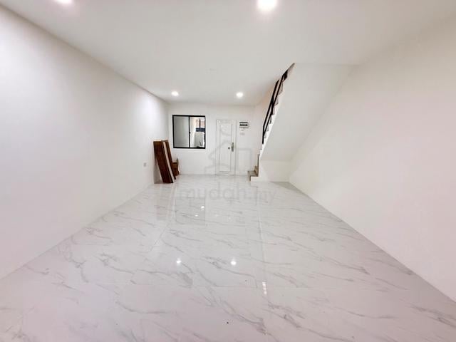 Bandar Seri Alam Double Storey Low Cost Fully Renovated Full Loan 1