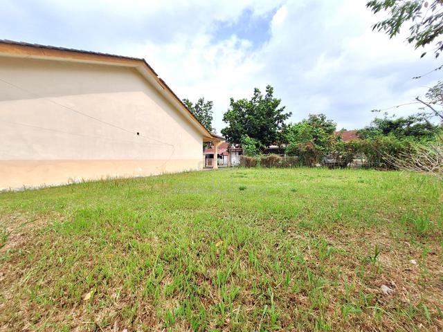 Corner Lot 🏡 20 x 70 | ✅ Guarded - Bandar Putra Permai, near Equine 1