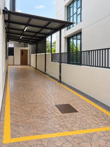 Shop And Mezzanine Floor To Let 1