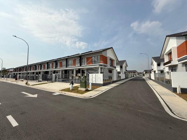 FACING LAKE |END LOT Double Storey Terrace CASIRA 3 Bandar Bukit Raja 1