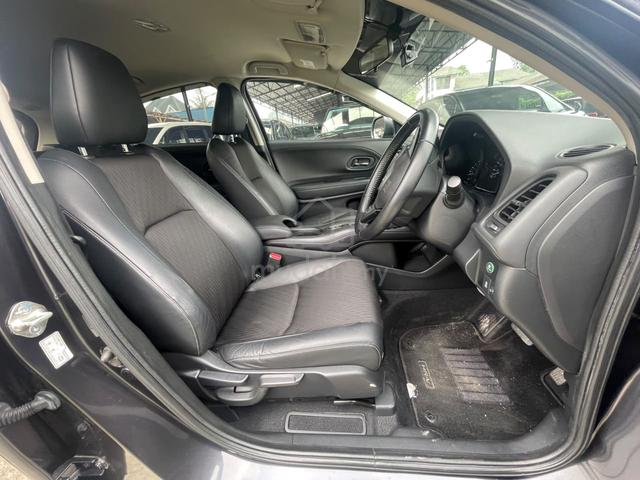 Honda HR-V 1.8 E L/seat K/less R/cam P/shift Gear - 5