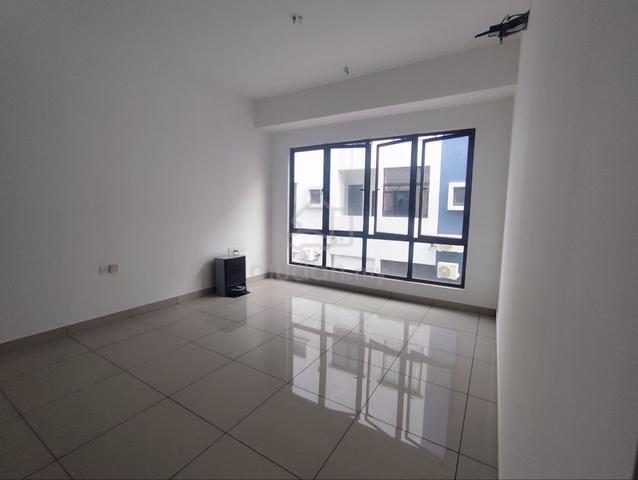 Ayden Townhouse Upper Unit,Sepang near KLIA,ERL 1