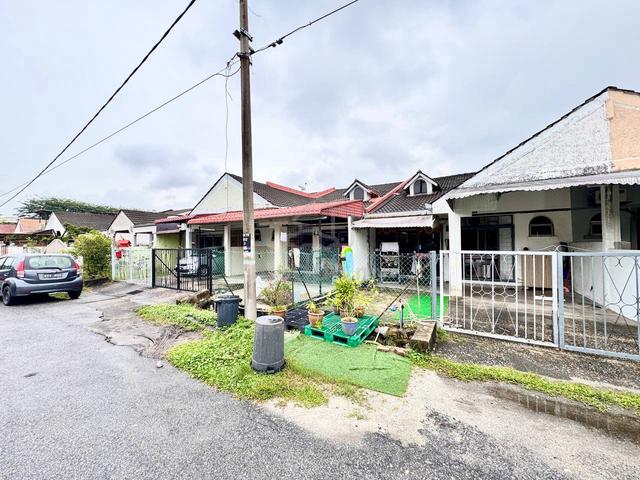 Single Storey House Taman Kinrara Puchong Termurah Size 22 x 76 Besar 1