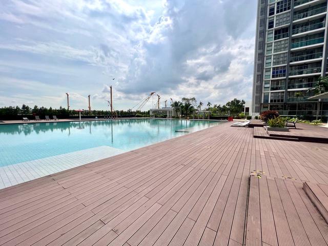 LakeFront Residence 1