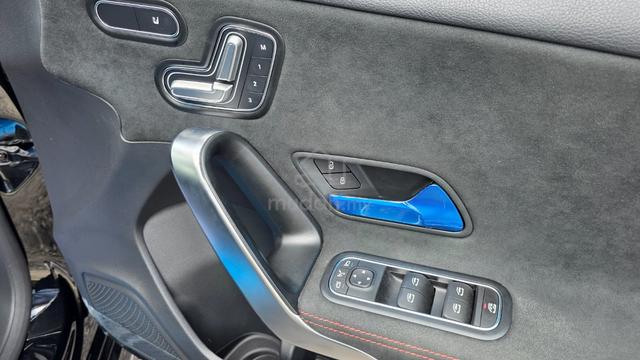 GRADE 5 2021 Mercedes Benz A180 1.3 AMG - 3