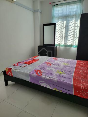 12 mins to second link custom. bilik sewa.bukit indah. medium room 1