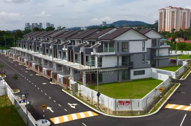 Three Storey Semi D Spring Villa Facing Garden Taman Sinar Mahkota 1