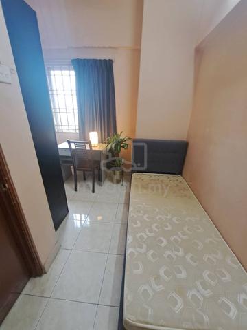 Single Female Room @ Kelana Mahkota Condo, Walk to LRT, Paradigm Mall 1
