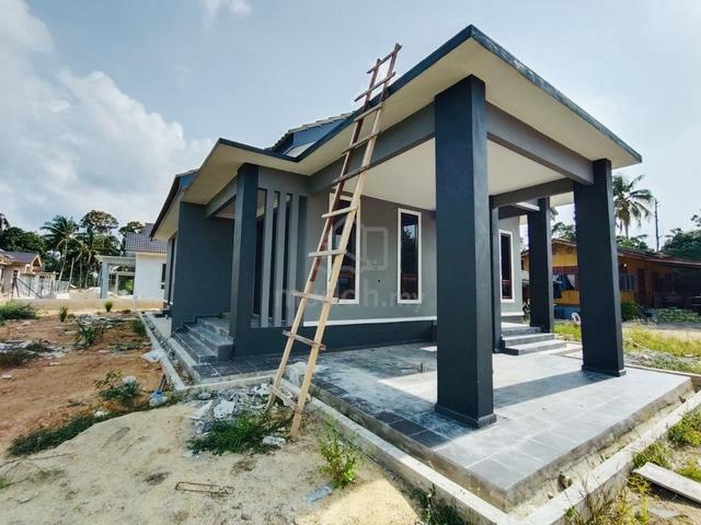 Banglo 1 Tingkat Tepi Jalan Padang Mokkan 1