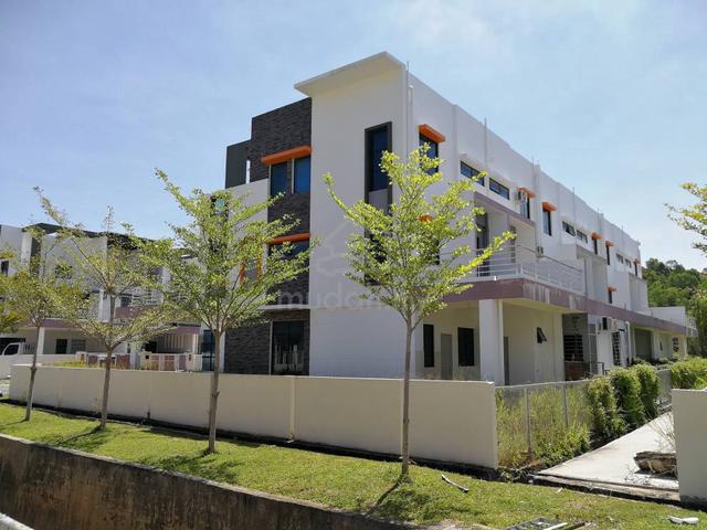 Taman Putra Pogun, 3-Storey Corner Lot 4