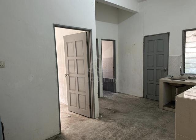 Sungai buloh kampung matang pagar 1st floor house with 4rooms unit ren 1