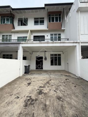 hot area TMN SCIENTEX UTAMA near highway 2.5 sty terrace good conditio 1