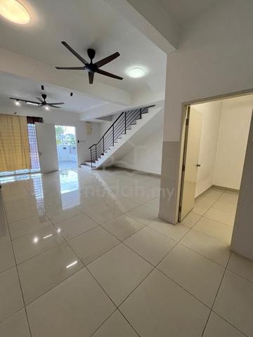 [ FULLY RENOVATED|Double Storey Daunan Worldwide Puncak Alam ] 1