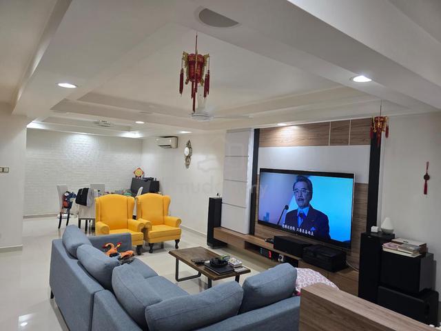 2sty nicely renovated tip top conditon move in Freehold 5