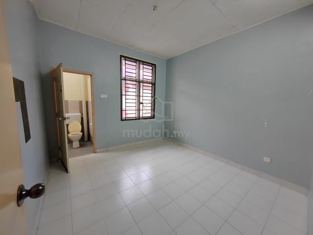 Bandar Putra Kulai,Jalan Merbau*behind verbena,shop,good location 1