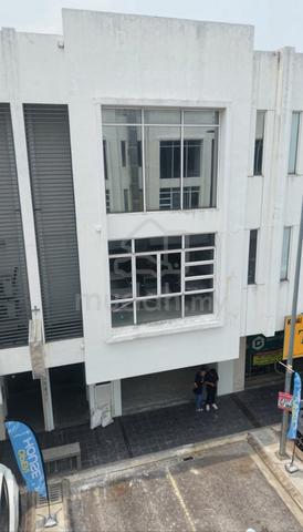 Investment Opportunity 2.5 Story Shop + Basement @CHERAS ROI 4.5% 1