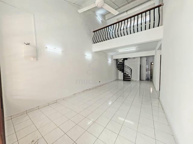 Taman Molek 1.5 Storey House For Rent 1