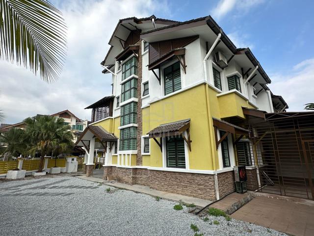 CORNER LOT 6 BEDROOM ! 2.5 Storey Semi-D, Seksyen 3, Bandar Baru Bangi 1