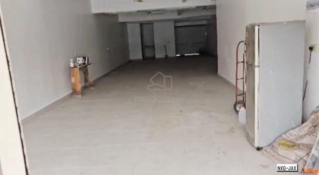 PRICE DROPPED! Bayu Perdana Ground Floor Shoplot | Main Road Facing! 1