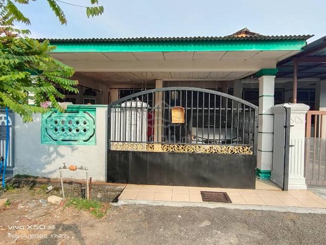 Single Storey terrace house at Tmn Perindustrian, Lukut Indah, PD, N9 1