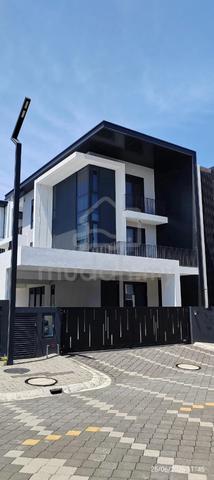 Lume Homes / Modern & Luxury Semi-D / Low Density / Kolombong / KK 1