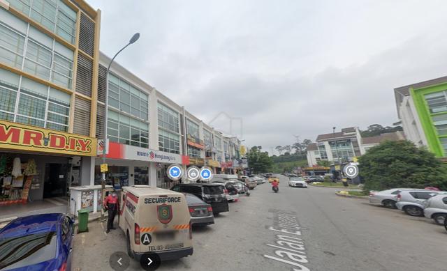 [Endlot 3 Storey shoplot] Equine 1 near bank, Seri kembangan 1