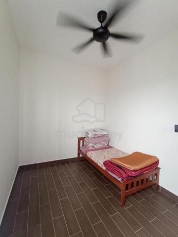 Aura Residence 4
